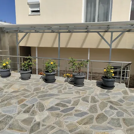 Kitrino Daire *